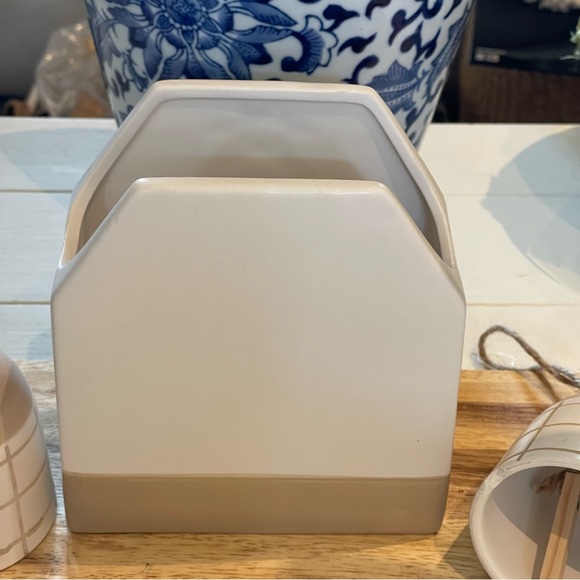 NWT Ceramic White House & 2 bells - Picture 8 of 14